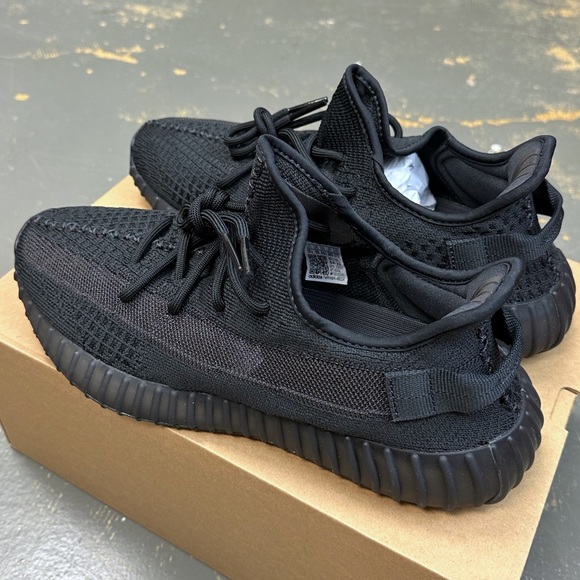 Adidas Boost Yeezy 350 V2 Onyx HQ4540 10.5 Kanye West - Picture 6 of 9